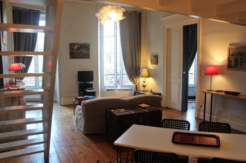 a living room with a couch and a table at Burdigala Homes - Appart Clemenceau in Bordeaux