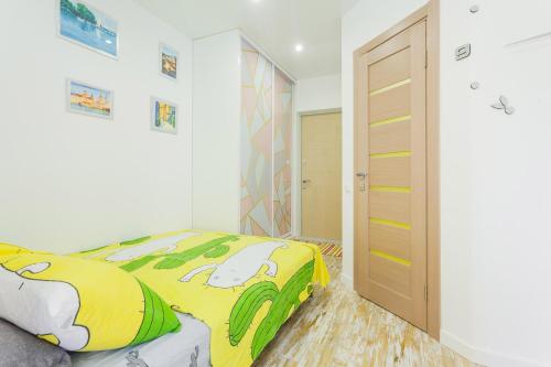 a small bedroom with a bed and a door at Мини-апартаменты студио на Ломоносова, ВДНХ in Kyiv