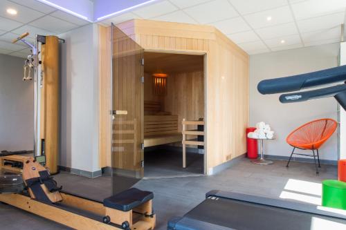 Ibis Styles Toulouse Labègeにあるフィットネスセンターまたはフィットネス設備