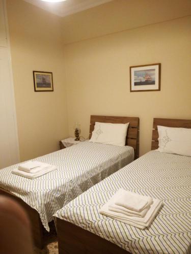 Un pat sau paturi într-o cameră la Luxurious Apartment Katakolo Beach