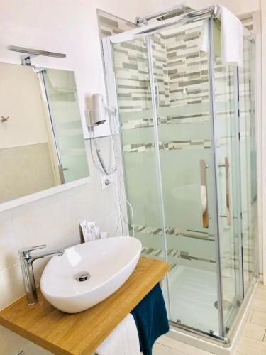 Ένα μπάνιο στο Bardilio Luxury Rooms