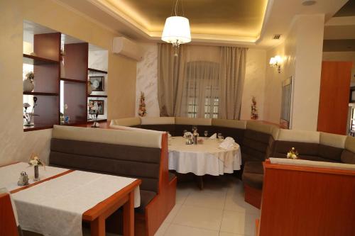 a restaurant with a table and chairs and a table and sidx sidx sidx at Hotel Orion in Ivanec