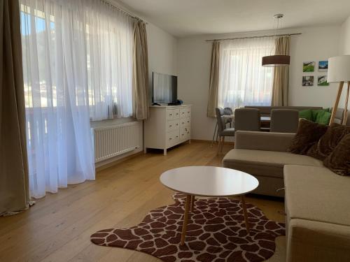 a living room with a couch and a table at Ferienwohnung Kogelblick Gosau in Gosau