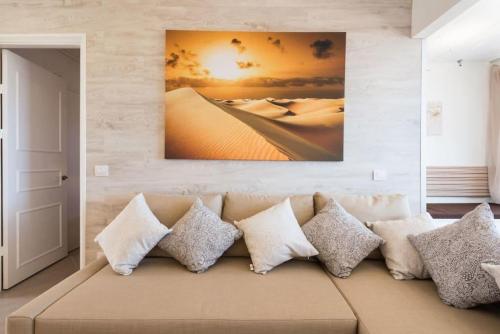5 min walk from Yumbo! 517