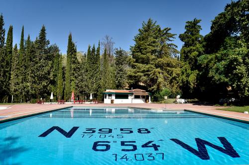 a large swimming pool with a thermometer on it at Herdade Clube Tiro Monfortinho in Monfortinho