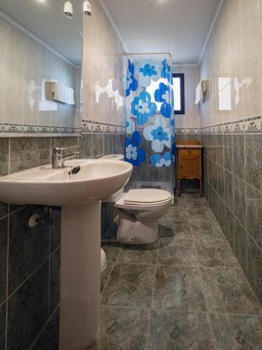 a bathroom with a sink and a toilet at Dorasal Solo Familias Serviplaya in Playa de Xeraco