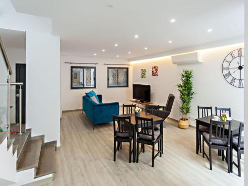Un lugar para sentarse en Faro Clara Suites