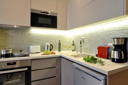 a kitchen with a sink and a counter top at Casa del Mar in Mpoukaris