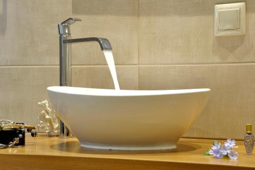a sink with a water faucet on a counter at Casa del Mar in Mpoukaris