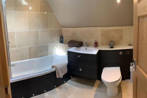 Ванная комната в Luxurious private coach house