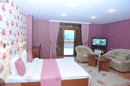 Ένα ή περισσότερα κρεβάτια σε δωμάτιο στο Eros Motel