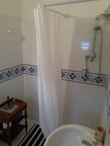 a bathroom with a tub and a toilet and a sink at Appartamento in palazzina storica / Oberdan Suites in Alberobello