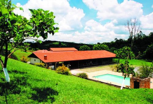 Výhled na bazén z ubytování CHACARA PRIMAVERAS nebo okolí