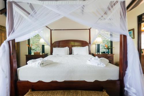 A bed or beds in a room at Stonefield Estate Resort