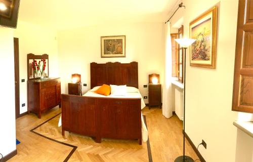 a bedroom with a bed in a room at B&B La Fornace del Sole in Capannori
