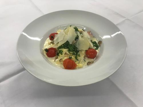 Makanan di atau berdekatan hotel