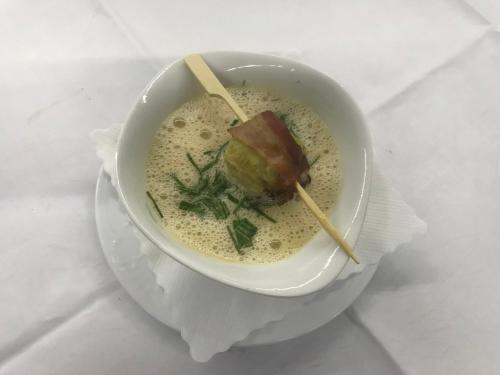 Makanan di atau berdekatan hotel