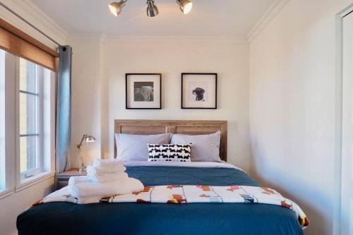 a bedroom with a bed with a blue comforter at INITIAL - MAITRE - Chutes-Montmorency in Boischâtel