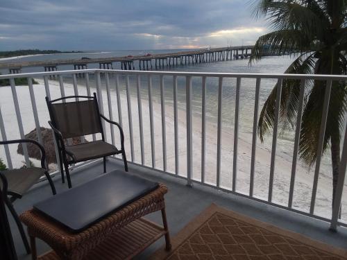 A balcony or terrace at Lovers Key Beach Club 202
