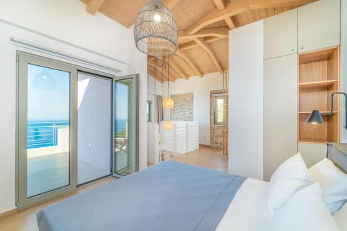 Una cama o camas en una habitación de Ionion Theasis