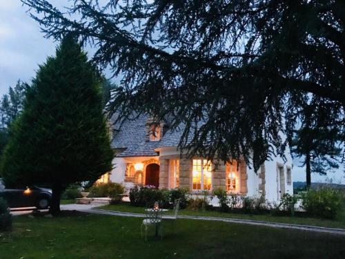 a white house with christmas lights on it at Crown Roads in Le Faouët