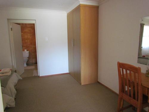 a room with a hallway with a toilet and a door at Pumula Guest Farm in Fouriesburg