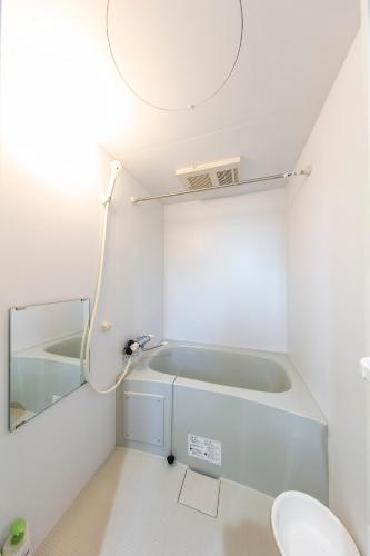 a bathroom with a sink and a bath tub at Apartment Heights HANA in Sakai
