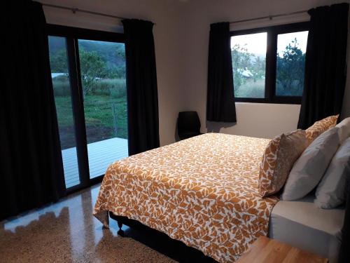 Matavera Mountain Vista tesisinde bir odada yatak veya yataklar