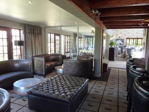 Χώρος καθιστικού στο The Highlander Hotel Dullstroom