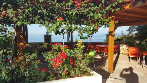 Gallery image of Season Inn in Dhërmi