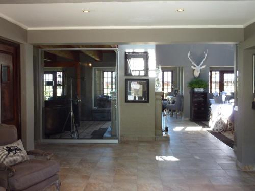 Χώρος καθιστικού στο The Highlander Hotel Dullstroom