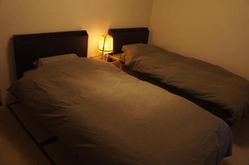 Ένα ή περισσότερα κρεβάτια σε δωμάτιο στο Guest House MEETS Okayama all private room hostel