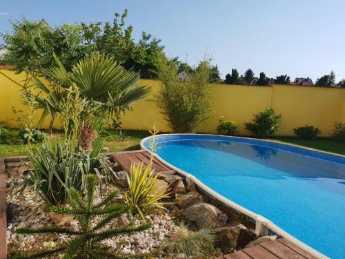 Swimming pool sa o malapit sa Farm Stay NH Stables