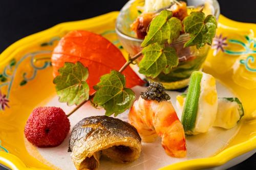 a plate of food with sushi and fruit on it at Izu Mitohama Shotokan in Numazu