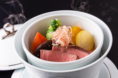 a bowl filled with meat and vegetables on a plate at Izu Mitohama Shotokan in Numazu