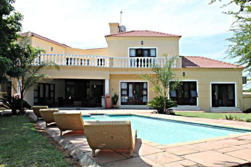Πισίνα στο ή κοντά στο The Capital Guest House
