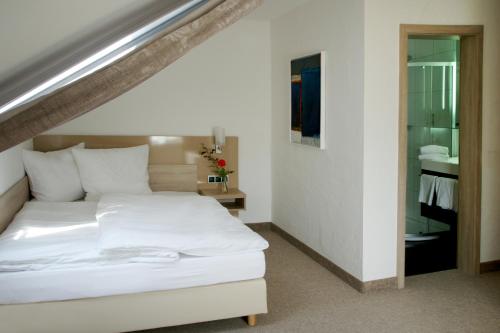 เตียงในห้องที่ Landgasthof Hotel Rittmayer