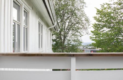 a window on the side of a white house at Best Western Tingvold Park Hotel in Steinkjer