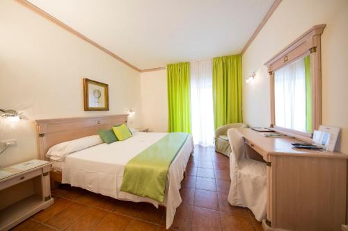 a hotel room with a bed and a desk at Mancini Park Hotel in Mostacciano 