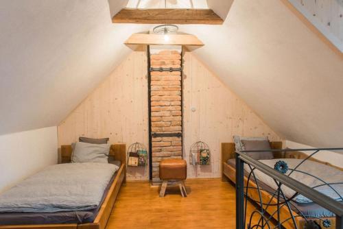 Кровать или кровати в номере Nebo nad Štiavnicou - zelená chalupa s výhľadom