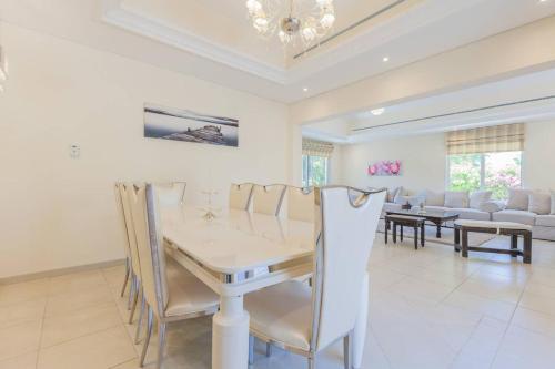 a dining room with a table and chairs at Houst Holiday Homes - Green Commnity West in Dubai