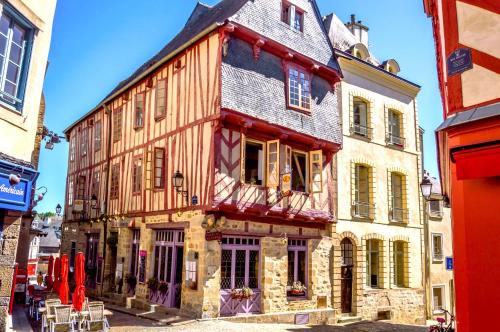a large wooden building in the middle of a street at Appartements de caractère centre in Vannes