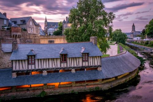 a house on a river in a city at Appartements de caractère centre in Vannes