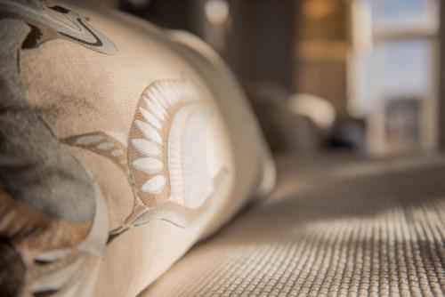 Ένα ή περισσότερα κρεβάτια σε δωμάτιο στο Chewton Glen Hotel - an Iconic Luxury Hotel
