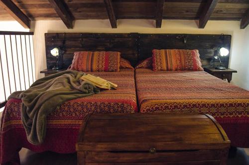 a bed with a blanket on it in a bedroom at Vivelorural casa Tunte 1, piscina y terraza in San Bartolomé de Tirajana
