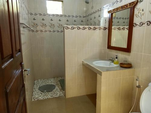 Ένα μπάνιο στο Bali Bhuana Villas