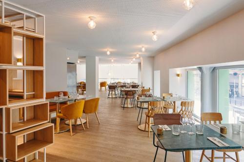 a restaurant with tables and chairs and a dining room at Mercure Marseille Canebière Vieux-Port in Marseille