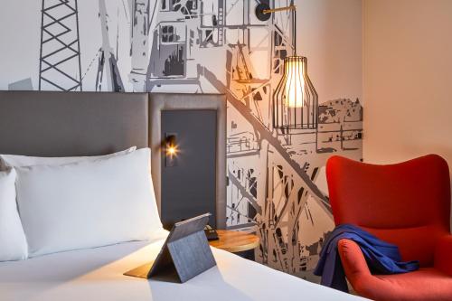 Katil atau katil-katil dalam bilik di Mercure Cardiff North Hotel