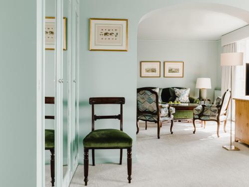 Χώρος καθιστικού στο Chewton Glen Hotel - an Iconic Luxury Hotel