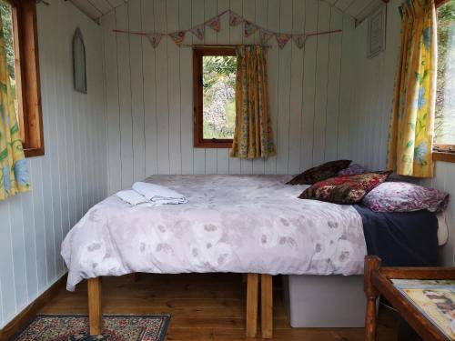 a bedroom with a large bed in a room at Stybeck Farm Shephards Hut in Thirlmere